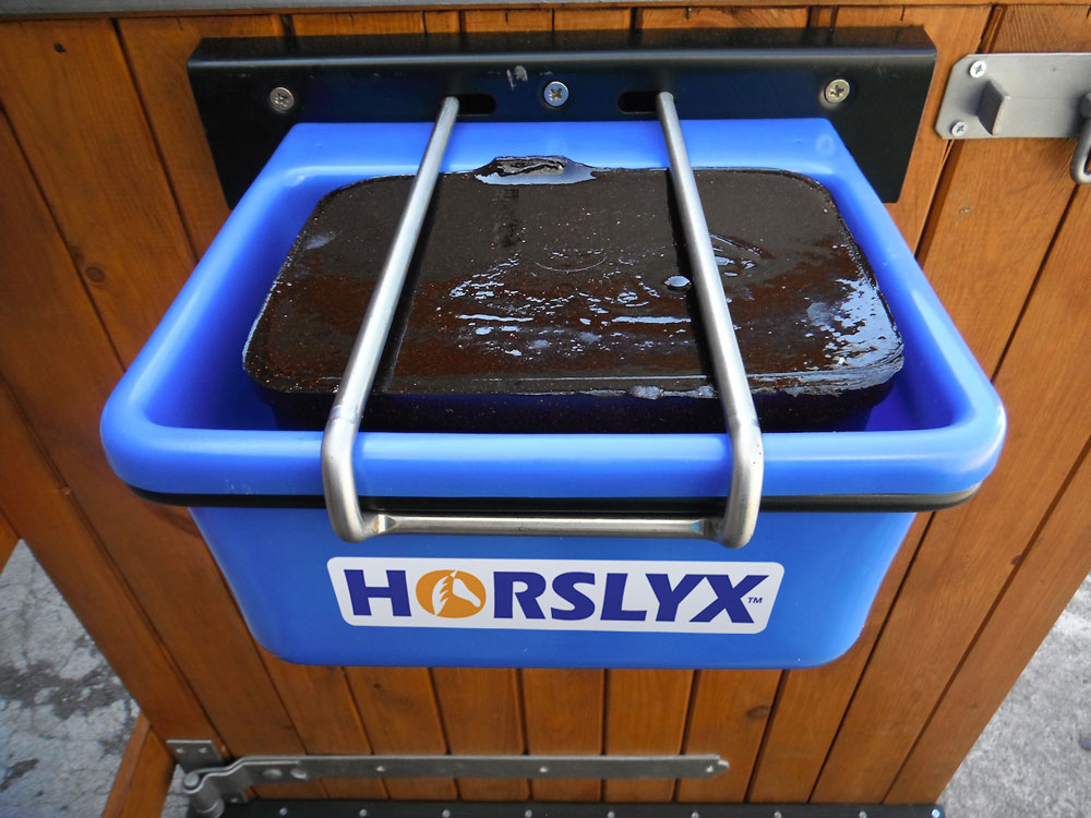 5kg Horslyx Holder with 5kg Horslyx Balancer and Restrictor Bar fitted and